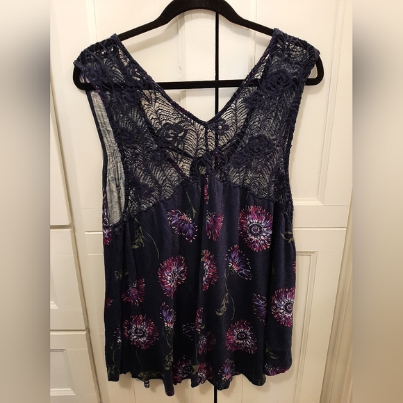 Maurices size 2 sleeveless top flowy V-neck navy blue with purple flowers - Picture 2 of 6